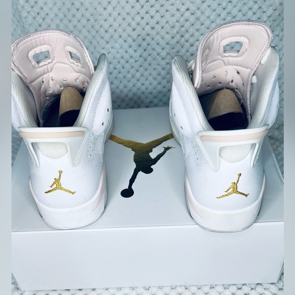 🔥 Wmns Air Jordan 6 Retro ‘Gold Hoops’ - Picture 5 of 8